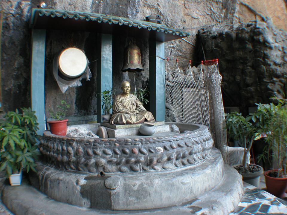 八仙洞遺址：洞中的神龕