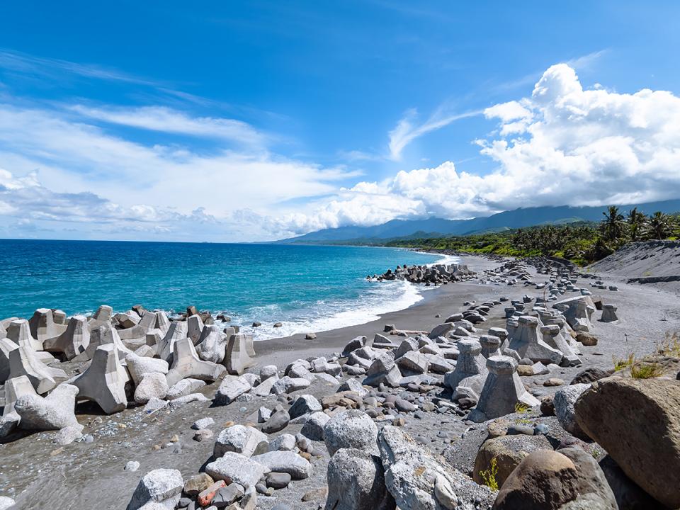玉髓沙灘：海岸與消波塊