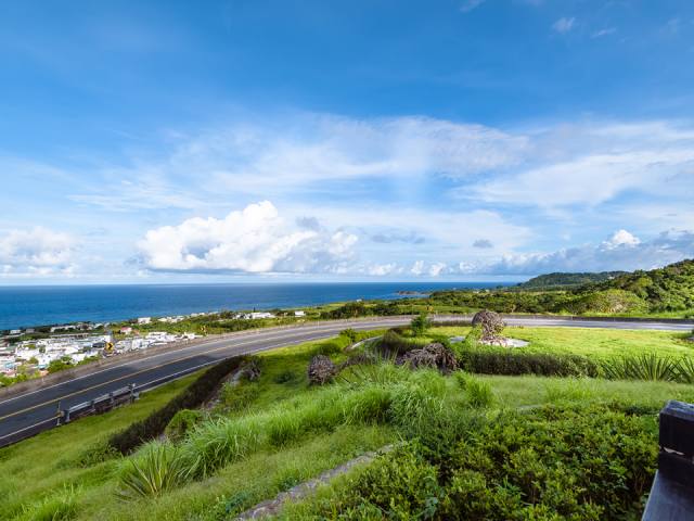 自行車休息站：山坡與海
