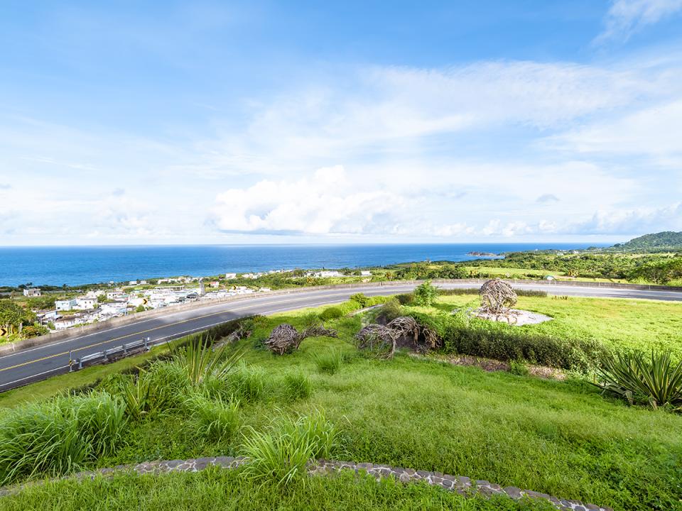 玉長公路：沿山的公路與遠方海面