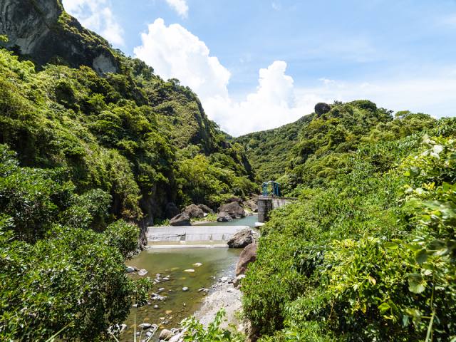 樟原橋遊憩區：溪谷與山